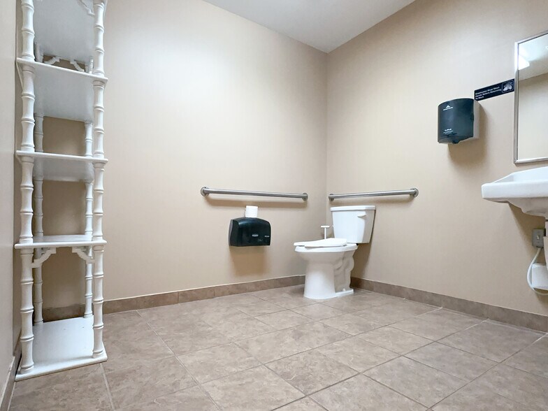 More Photos Of 8400 Astronaut Blvd, Cape Canaveral Medical For Lease