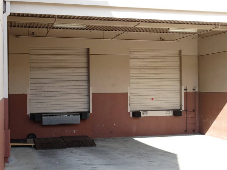 More Photos Of 7663 N San Fernando Rd, Burbank Warehouse For Lease