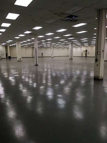 More Photos Of 133 Bauer Dr, Oakland Warehouse For Sale