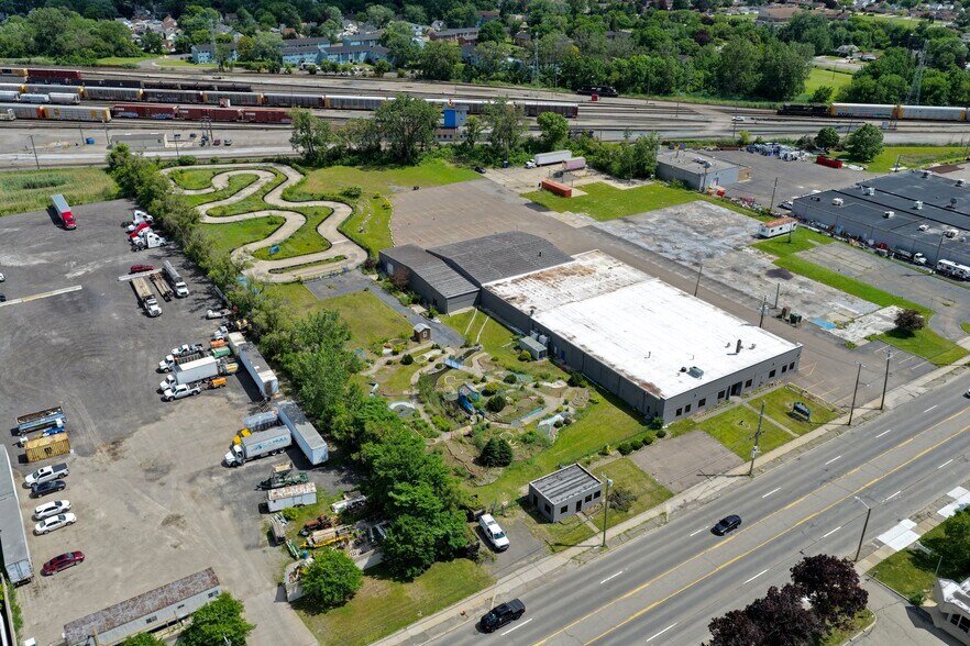 More Photos Of 19300-19400 Allen Rd, Melvindale Manufacturing For Lease