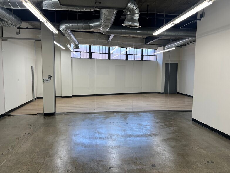 More Photos Of 1926 E 14th St, Los Angeles Warehouse For Lease