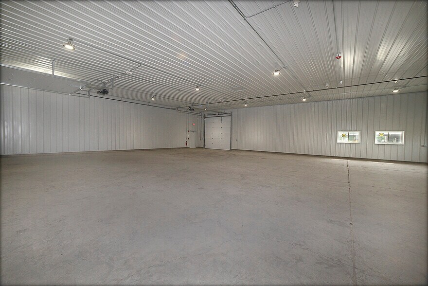 More Photos Of 1530 Titanium Dr, Ottawa Showroom For Lease