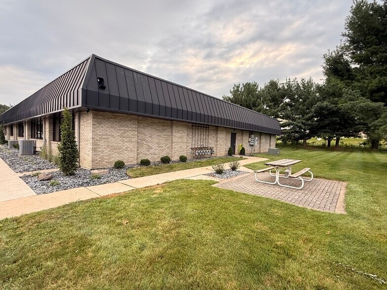 More Photos Of 2804 Boilermaker Ct, Valparaiso Office For Lease