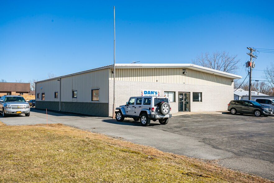 More Photos Of 636 W Washington St, Geneva Office For Sale