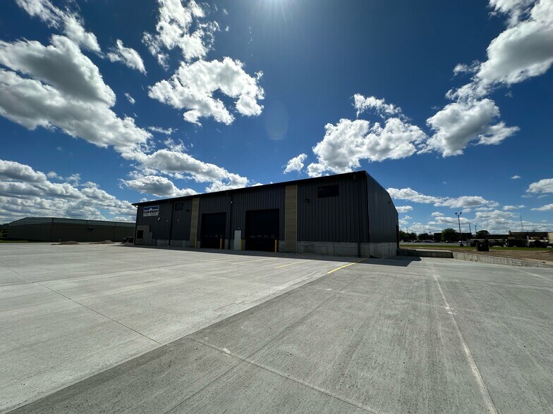 More Photos Of 9121 Kilby Dr, Harrison Warehouse For Lease