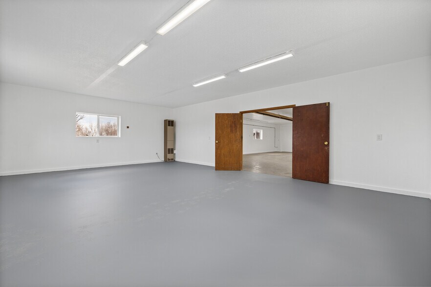 More Photos Of 5517 W Elm St, Black Hawk Showroom For Lease