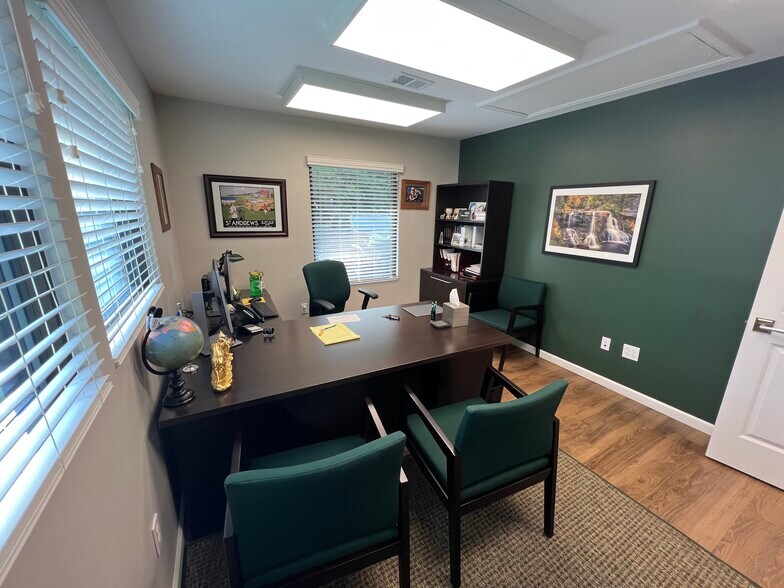 More Photos Of 1522 Oakhurst Dr, Charleston Office For Sale