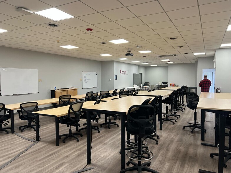 More Photos Of 159 Temple St, Nashua Warehouse For Lease