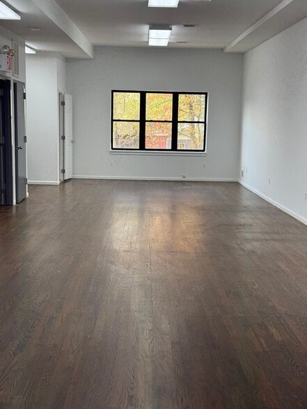 More Photos Of 111 Storer Ave, Staten Island Warehouse For Lease