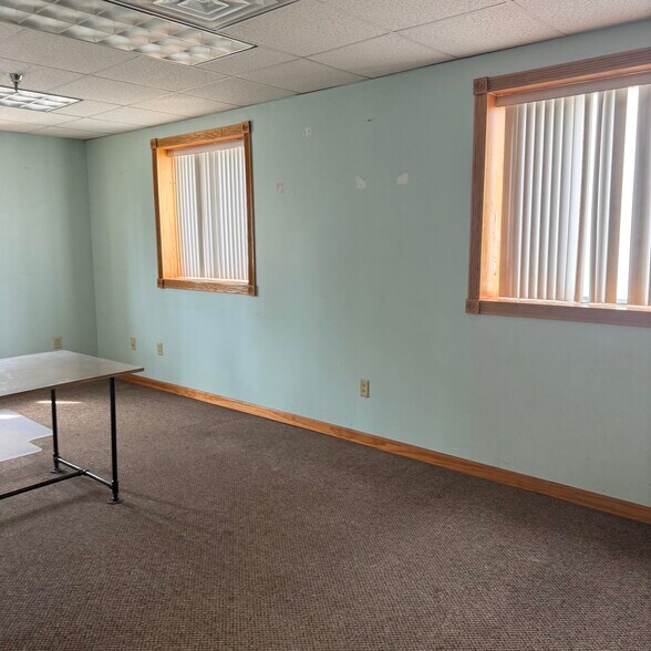 More Photos Of 1410 Lincoln Ave, Utica Manufacturing For Sale
