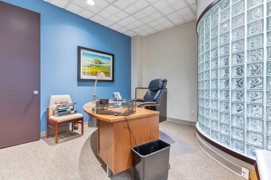 More Photos Of 1120 Westwood St, Coquitlam Office For Sale