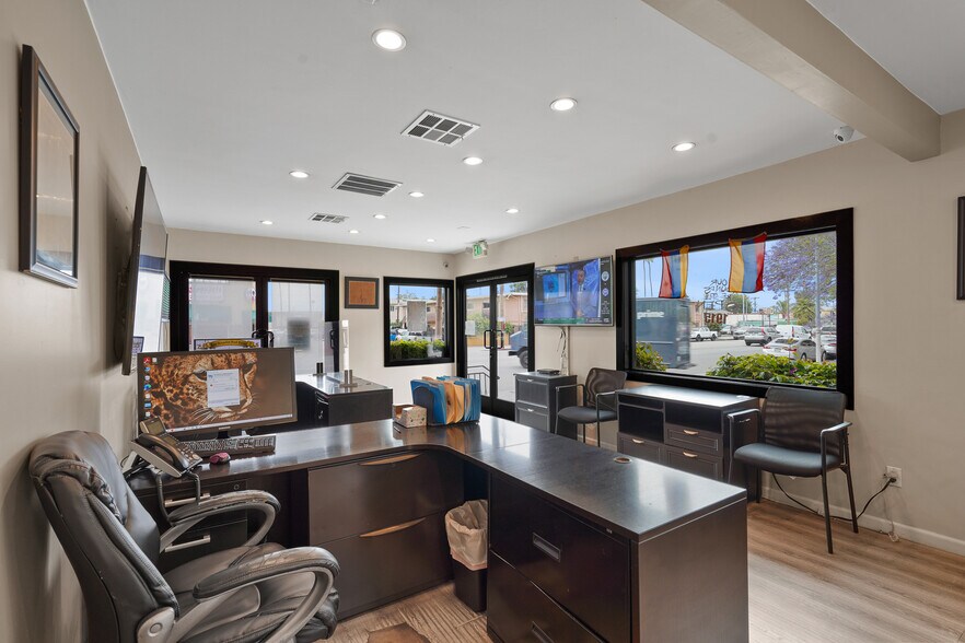 More Photos Of 7700 S Broadway, Los Angeles Office For Sale