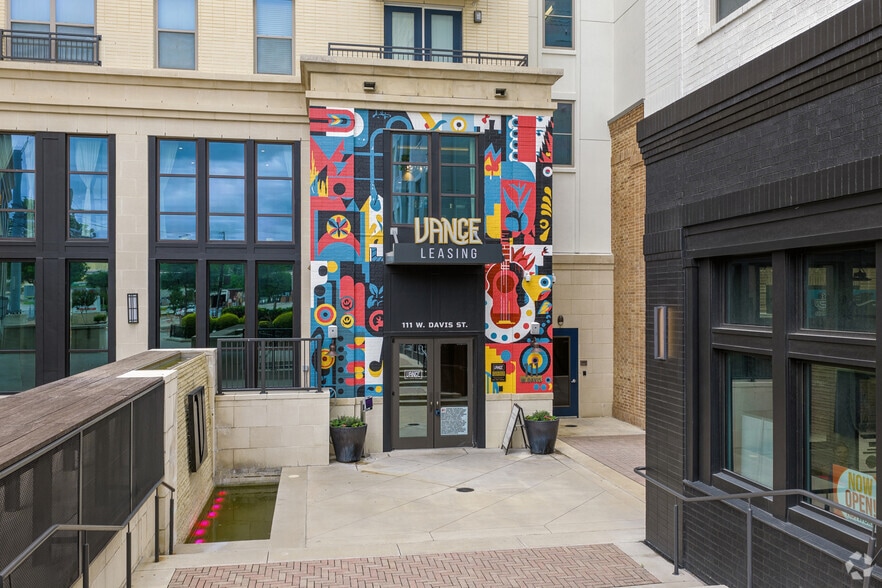 More Photos Of 101-111 W Davis St, Dallas Apartments For Lease