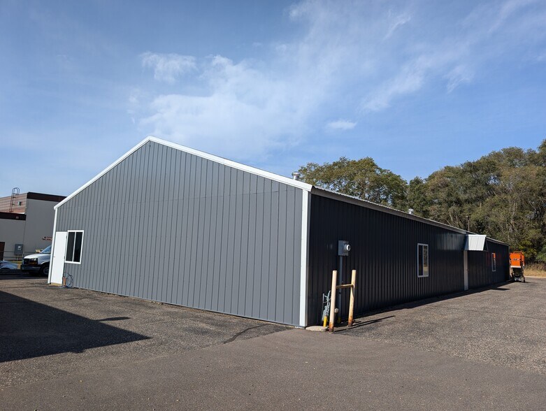More Photos Of 1607 9th St, White Bear Lake Light Manufacturing For Lease