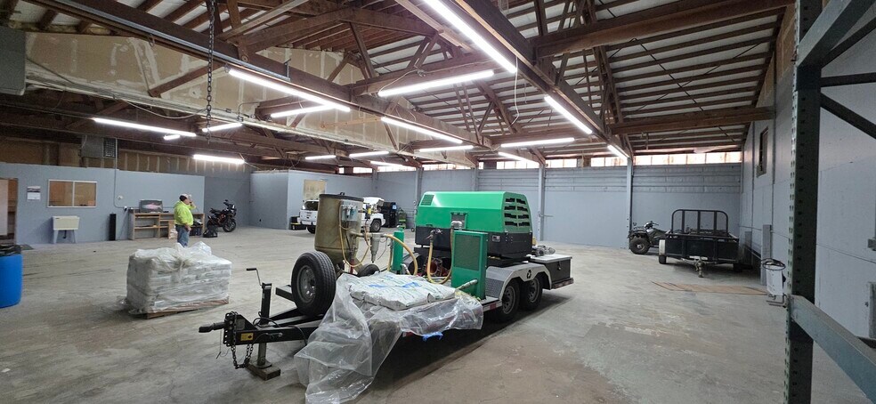 More Photos Of 197 SW Dennis Ave, Hillsboro Industrial For Lease