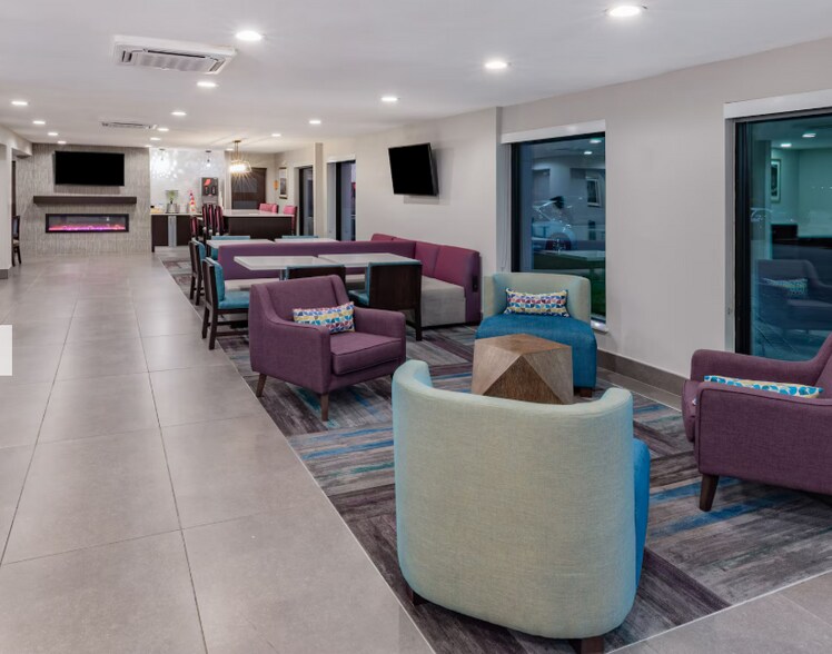 More Photos Of 6790 Southwest Fwy, Houston Hotel For Sale