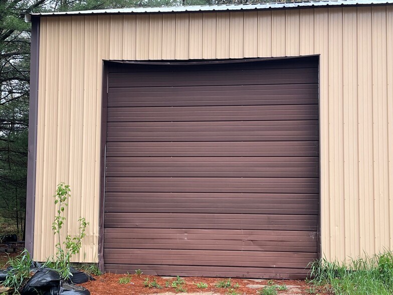 More Photos Of 404 S Park Dr, Kalkaska Warehouse For Lease