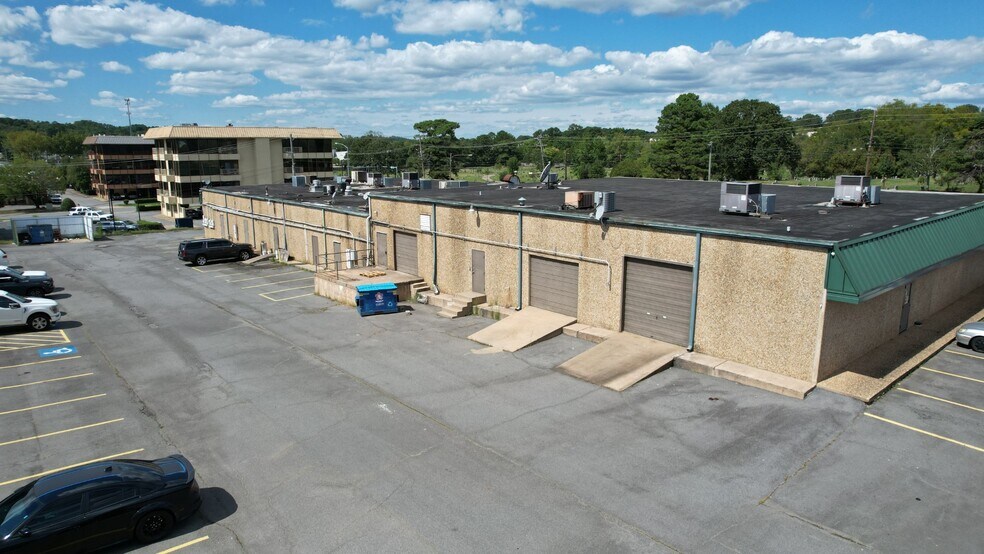 More Photos Of 6805 W 12th St, Little Rock Flex For Lease