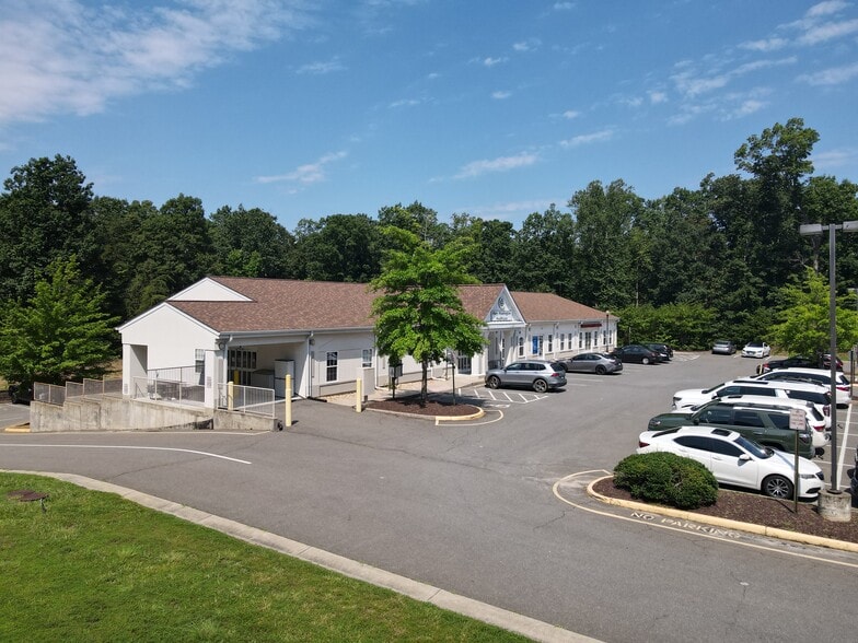Primary Photo Of 11131 Journal Pky, King George Medical For Lease