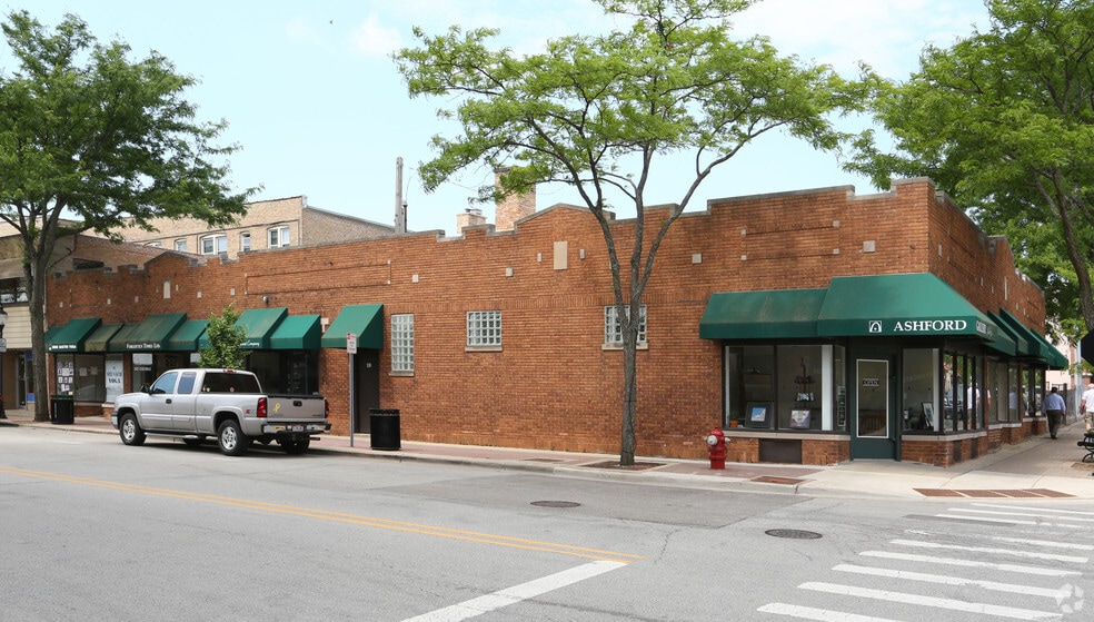 More Photos Of 19 E Miner St, Arlington Heights Storefront For Lease