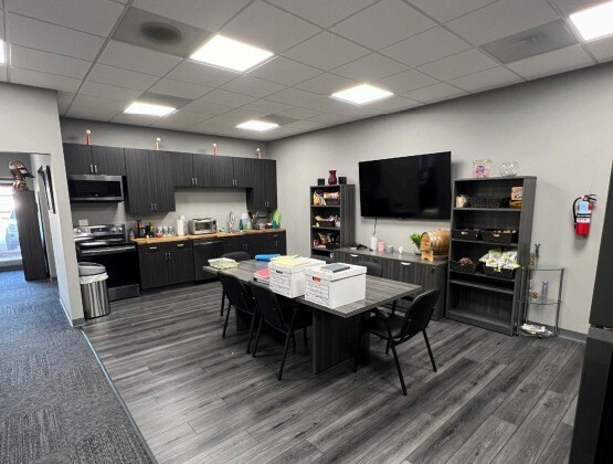 More Photos Of 1800 Scherer Pky, Saint Charles Manufacturing For Lease