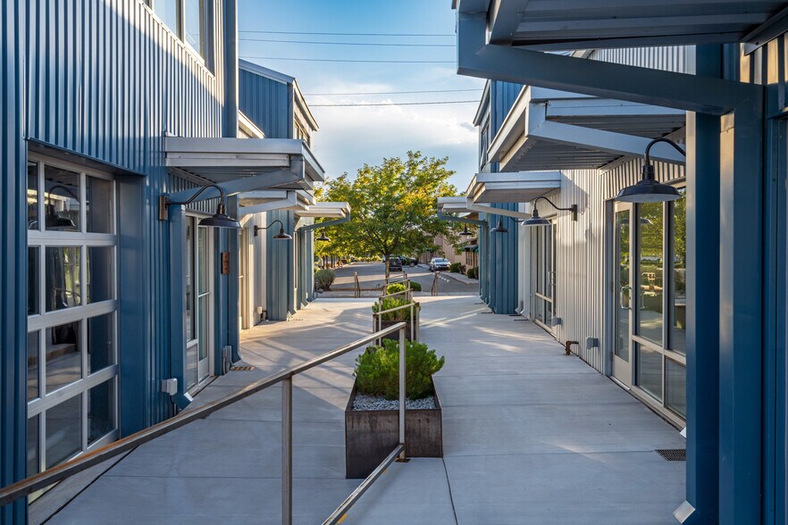 More Photos Of 1189 Parkway Dr, Santa Fe Showroom For Sale