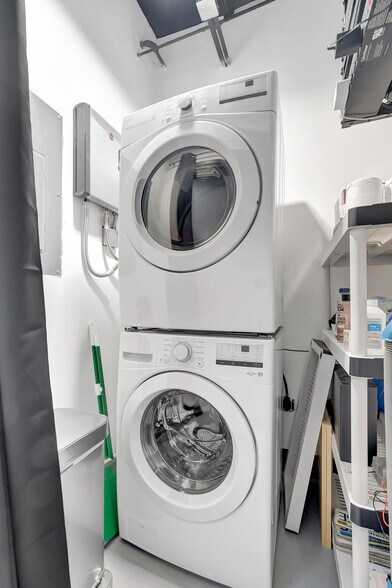 More Photos Of 705 Bond Way, Delray Beach Showroom For Sale