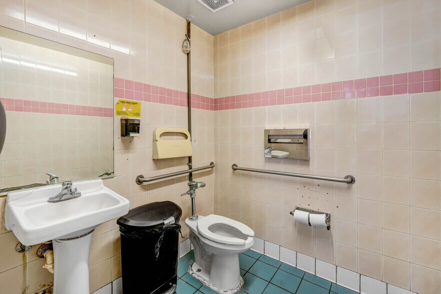 More Photos Of 1725 N Garvey Ave, Pomona Freestanding For Sale