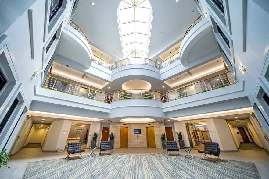 More Photos Of 8101 N High St, Columbus Office For Lease