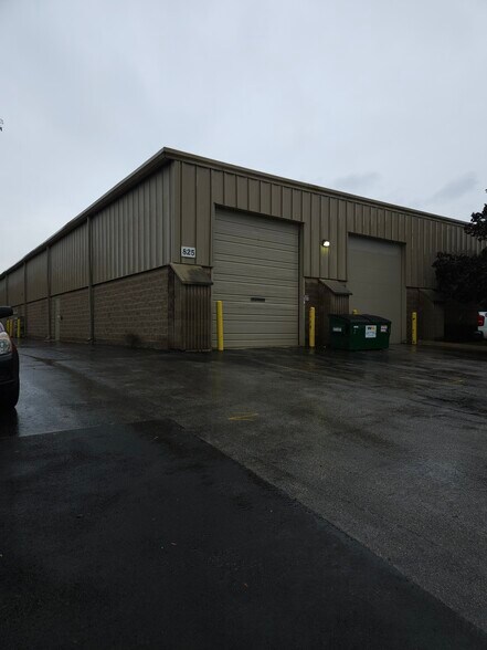 More Photos Of 825 W 75th St, Willowbrook Light Manufacturing For Sale