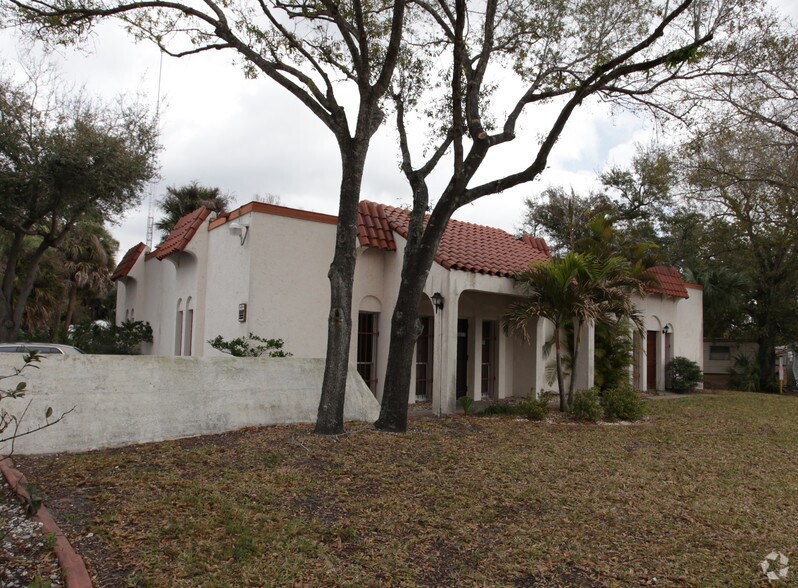 68 Pondella Rd, North Fort Myers, FL 33903 Medical Office For Lease