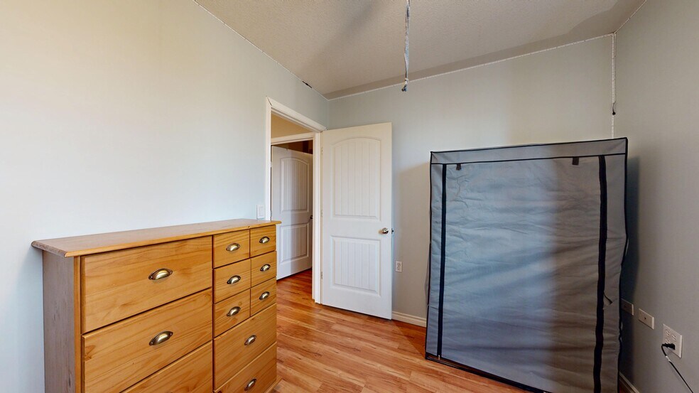 More Photos Of 40446 AB-56, Rochon Sands Service For Sale