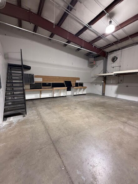 More Photos Of 1420 NE 1st St, Bend Warehouse For Lease