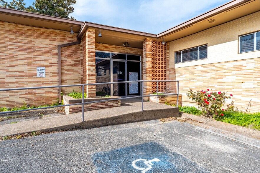 More Photos Of 3600 Caddo St, Greenville Medical For Sale