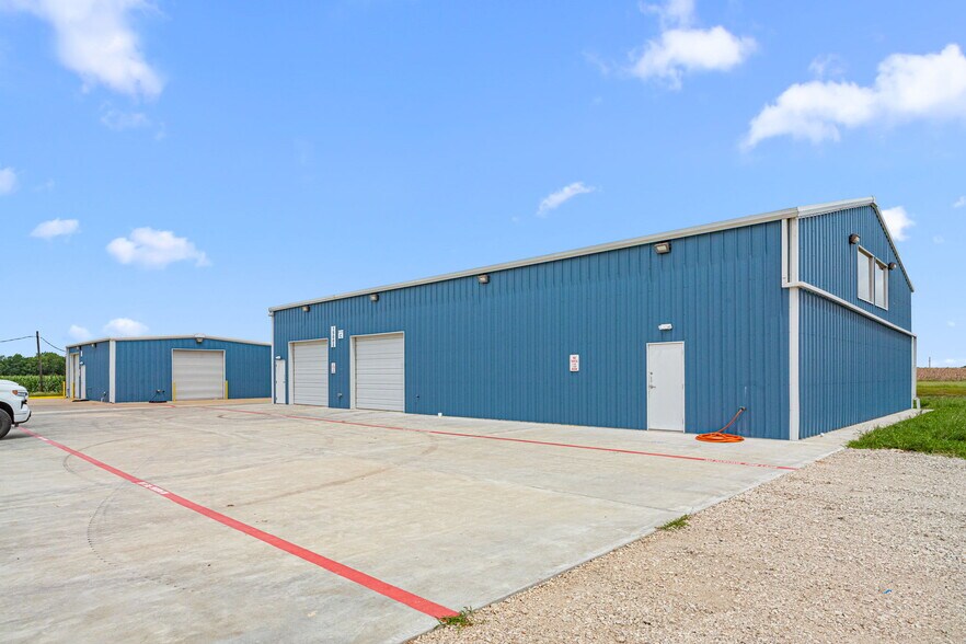 More Photos Of 15002 Bj Dusek Rd, Wallis Flex For Sale