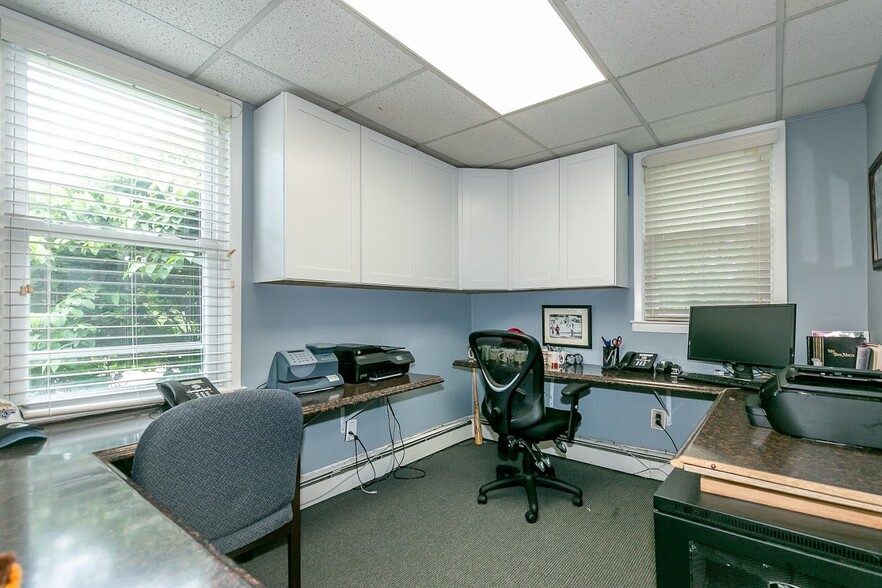 More Photos Of 188 W Main St, Oyster Bay Medical For Sale