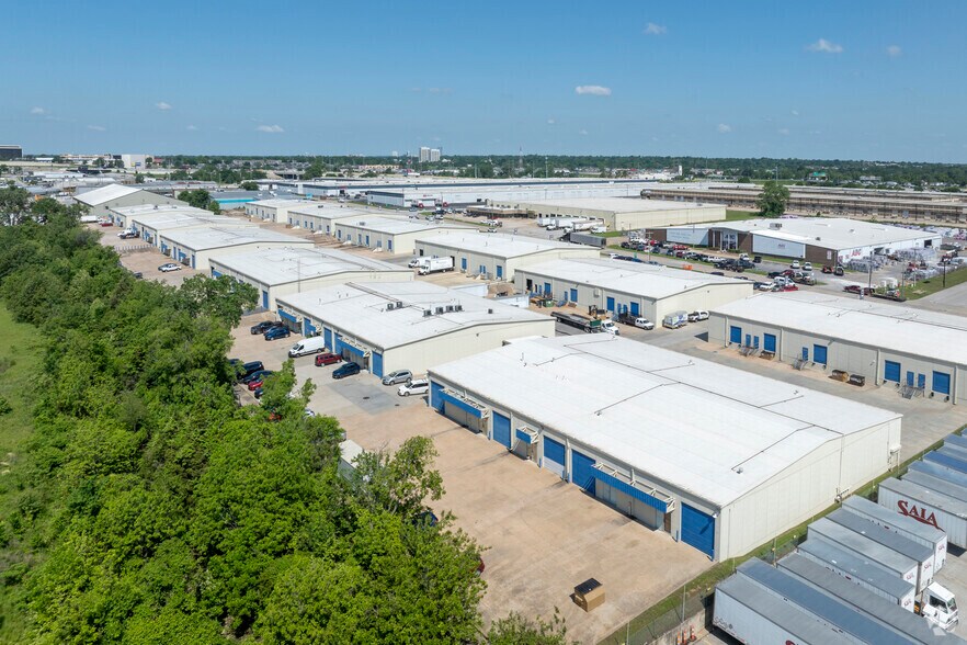 More Photos Of 7252-7258 E 38th St, Tulsa Light Manufacturing For Lease
