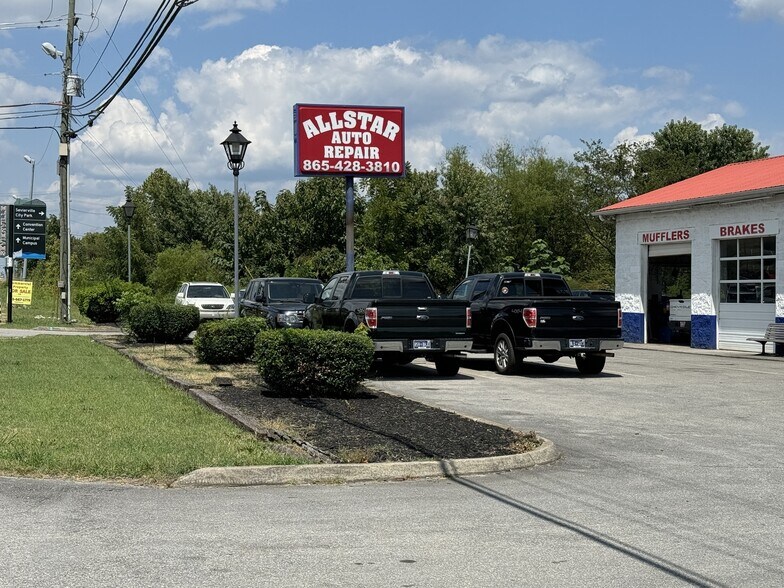 More Photos Of 1403 Parkway, Sevierville General Retail For Sale