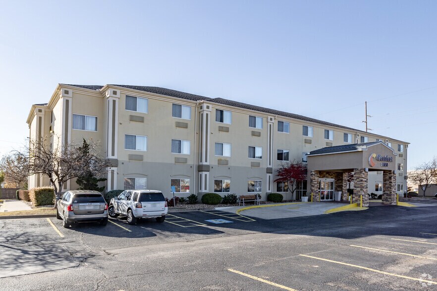 Primary Photo Of 9010 E 71st St, Tulsa Hotel For Sale