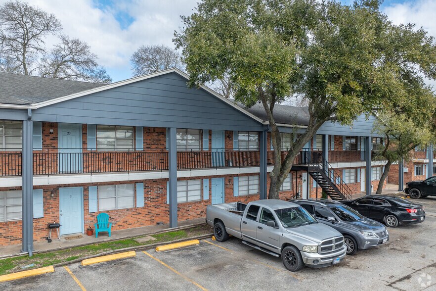 Primary Photo Of 2550 S Bypass 35, Alvin Apartments For Sale
