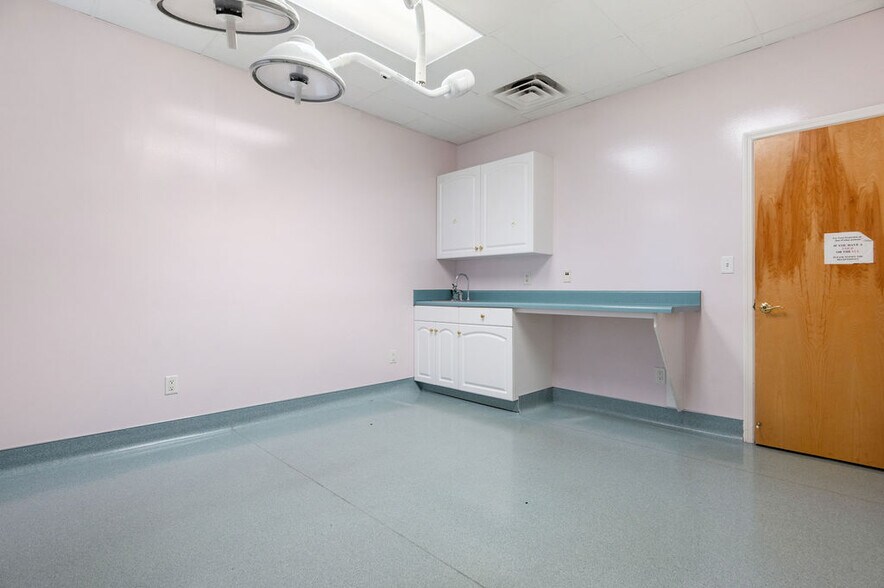 More Photos Of 43 Office Park Dr, Jacksonville Medical For Lease