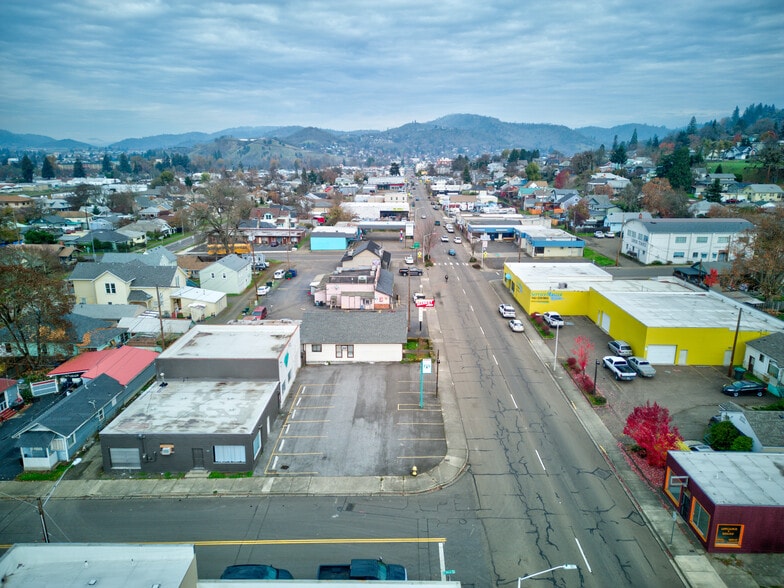 More Photos Of 1560 SE Stephens St, Roseburg Freestanding For Sale