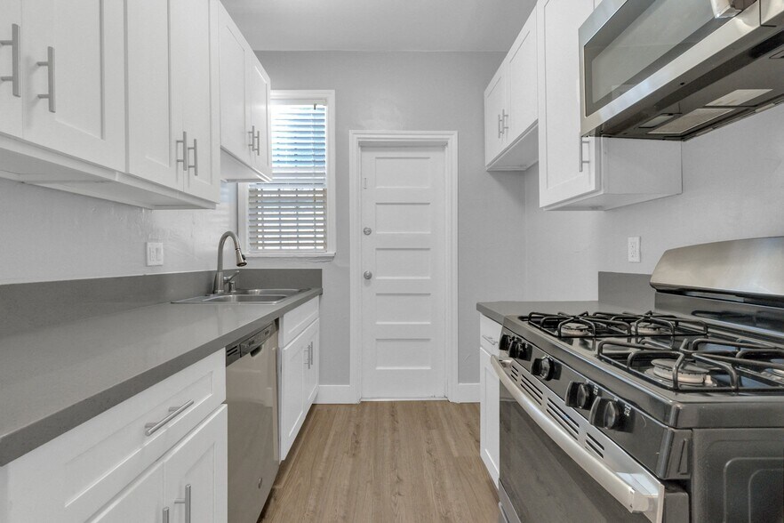 More Photos Of 1211 Magnolia Ave, Long Beach Apartments For Sale