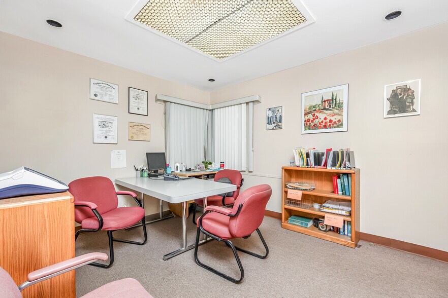 More Photos Of 2611 Corporal Kennedy St, Bayside Office For Sale