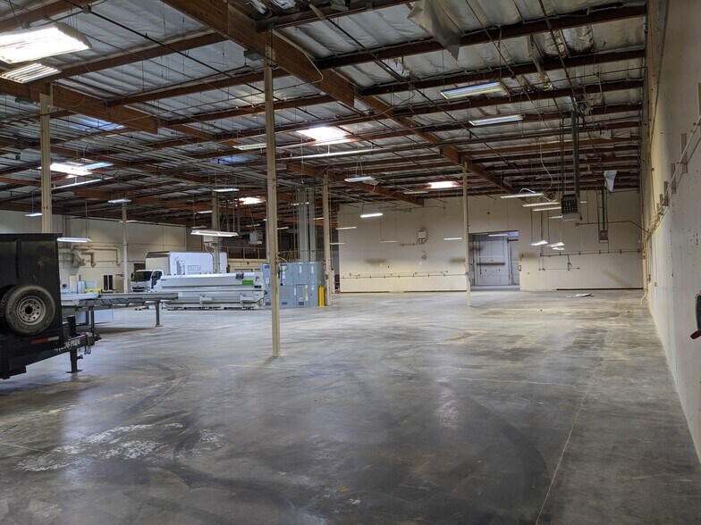 More Photos Of 351 Demeter St, East Palo Alto Warehouse For Lease
