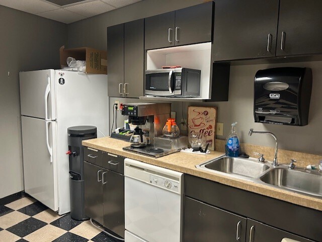 More Photos Of 8320 E Walker Springs Ln, Knoxville Office For Lease