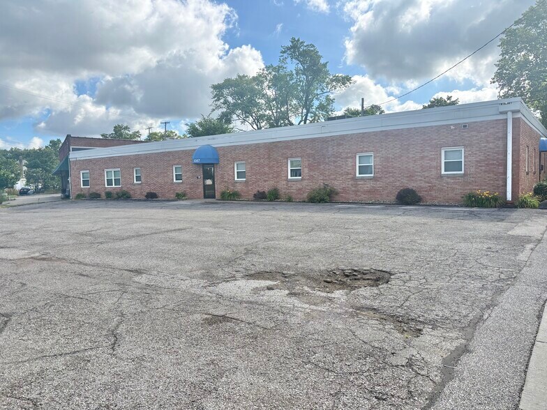 Primary Photo Of 4367 Rocky River Dr, Cleveland Medical For Sale
