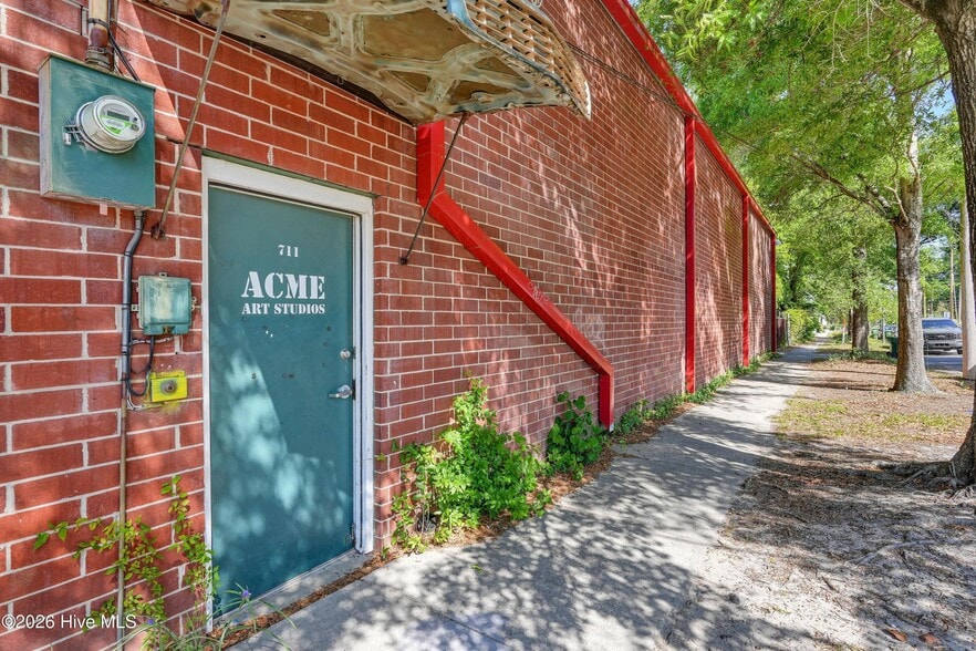 More Photos Of 711 S 5th Ave, Wilmington General Retail For Sale