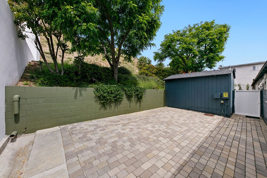 More Photos Of 22467 Pacific Coast Hwy, Malibu Freestanding For Sale