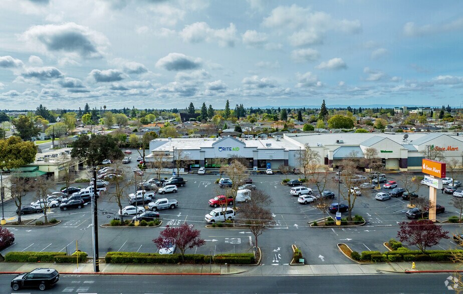 More Photos Of 520 W Lodi Ave, Lodi Drugstore For Lease